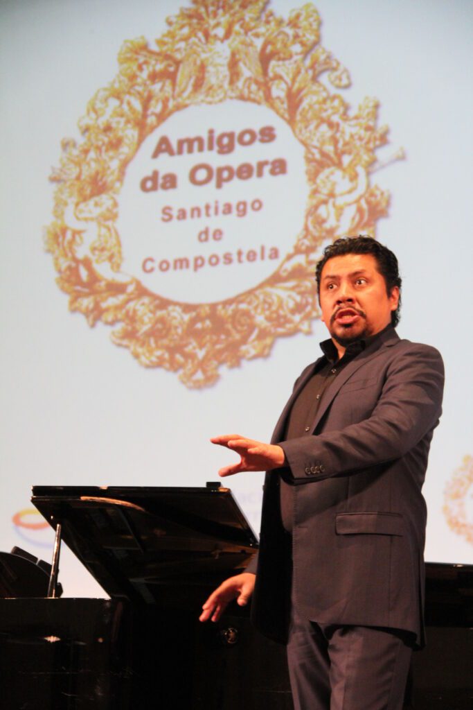 Alejandro Lopez hernandez vertical 1 | Amigos Ópera Santiago