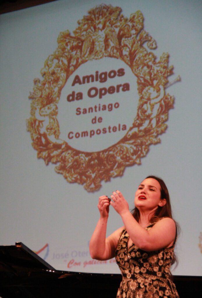 Laura Braso vertical | Amigos Ópera Santiago